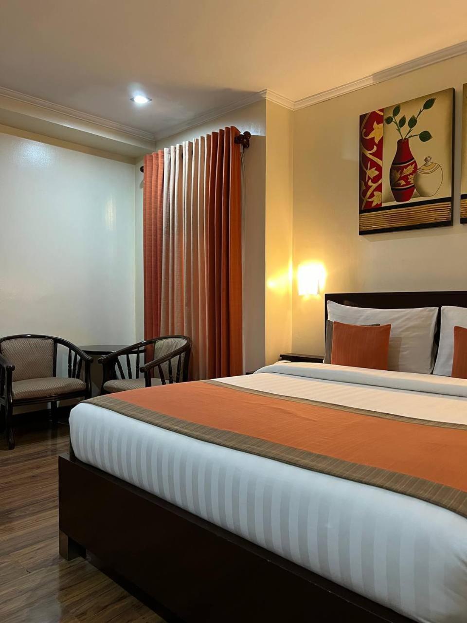 Subic Residencias Olongapo Esterno foto