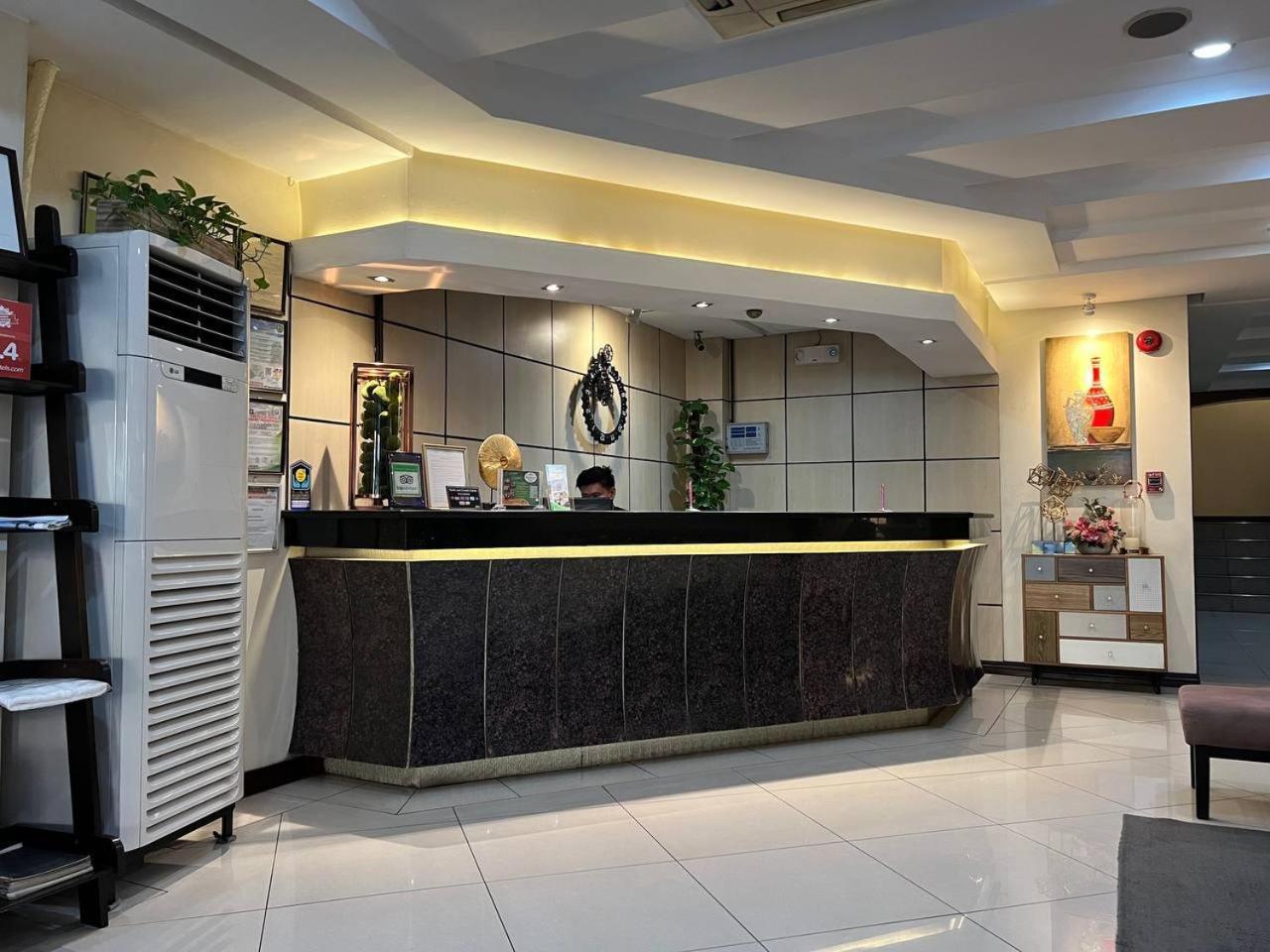 Subic Residencias Olongapo Esterno foto