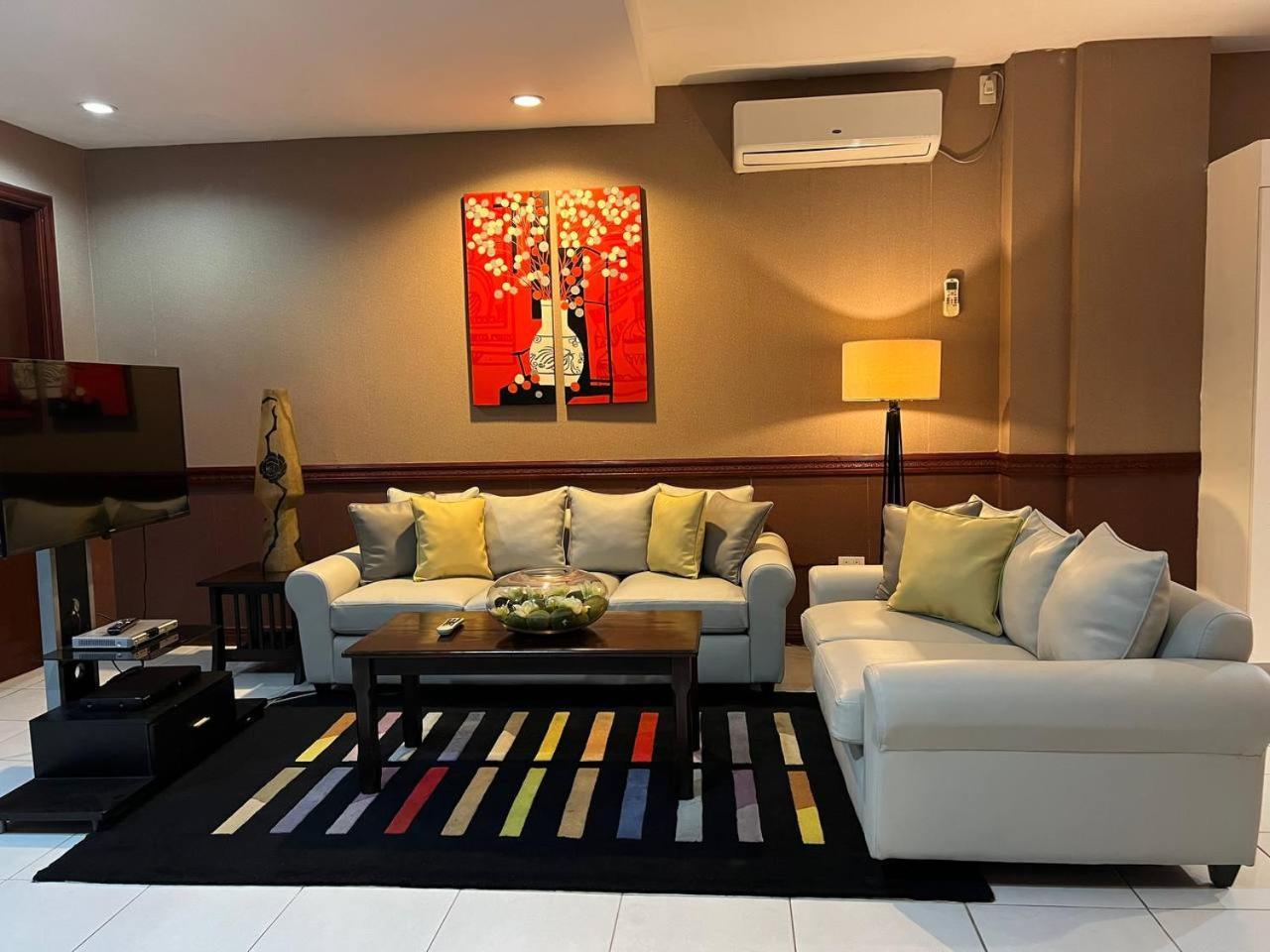 Subic Residencias Olongapo Esterno foto