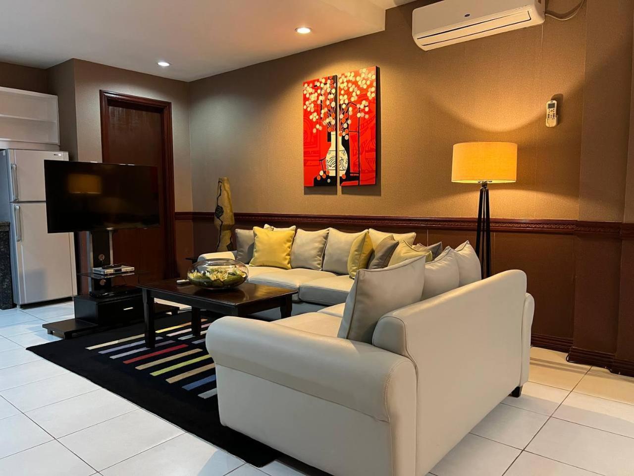 Subic Residencias Olongapo Esterno foto