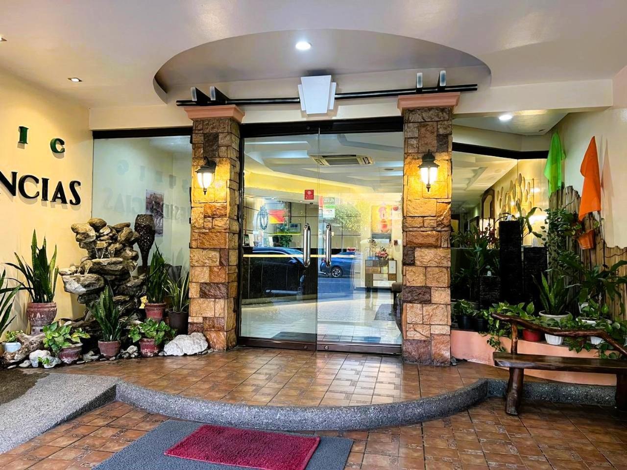 Subic Residencias Olongapo Esterno foto