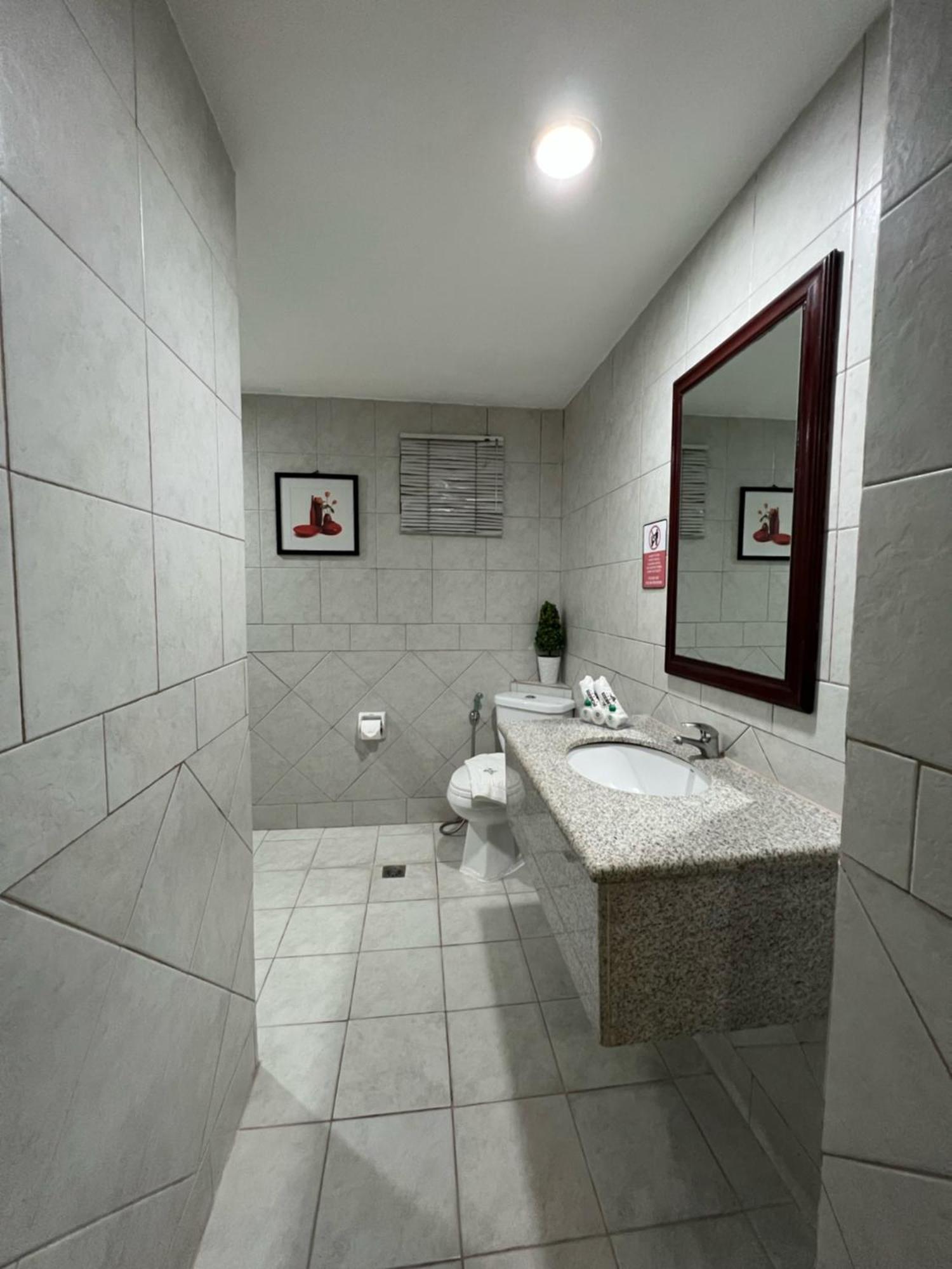 Subic Residencias Olongapo Esterno foto