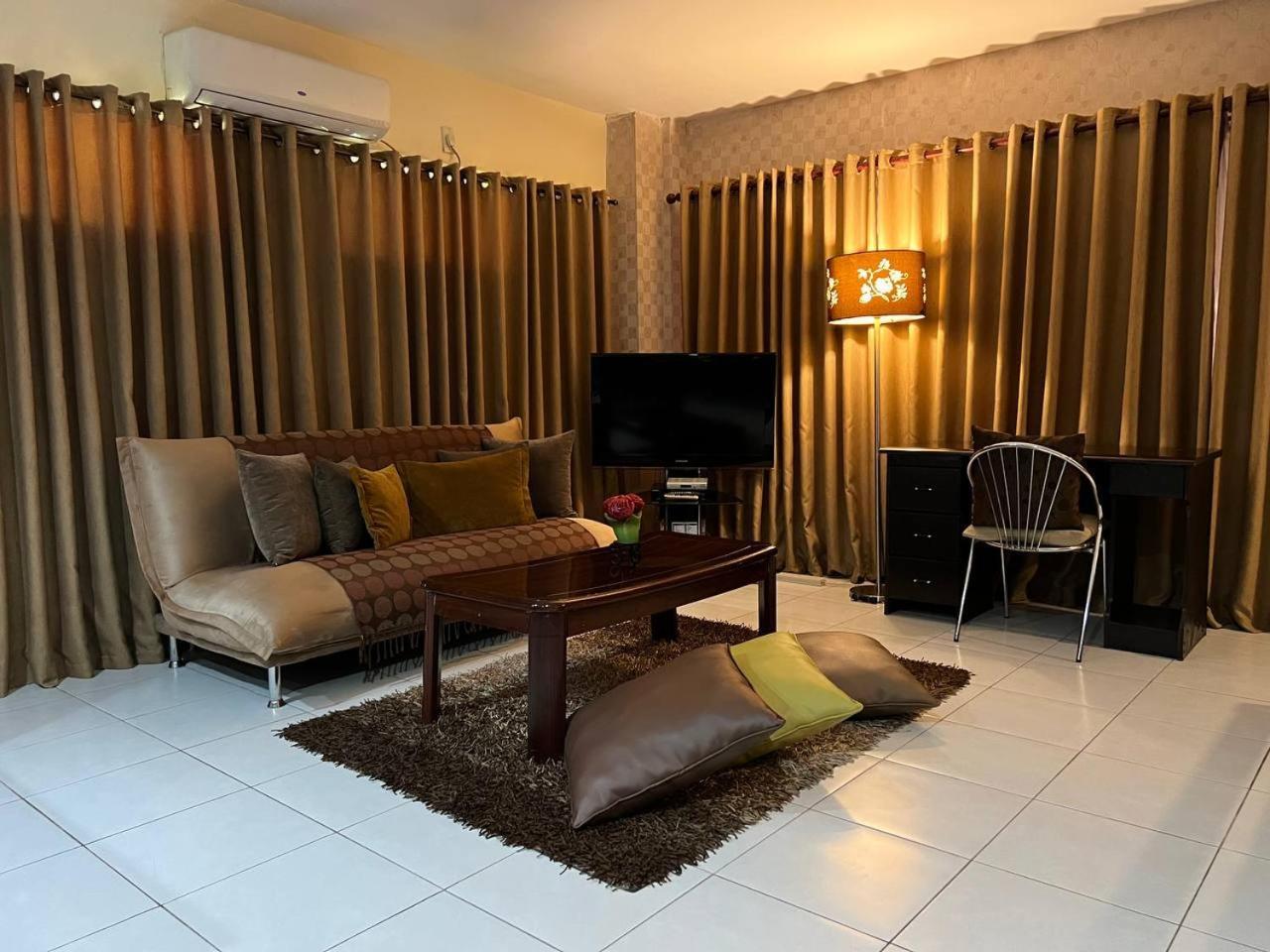 Subic Residencias Olongapo Esterno foto