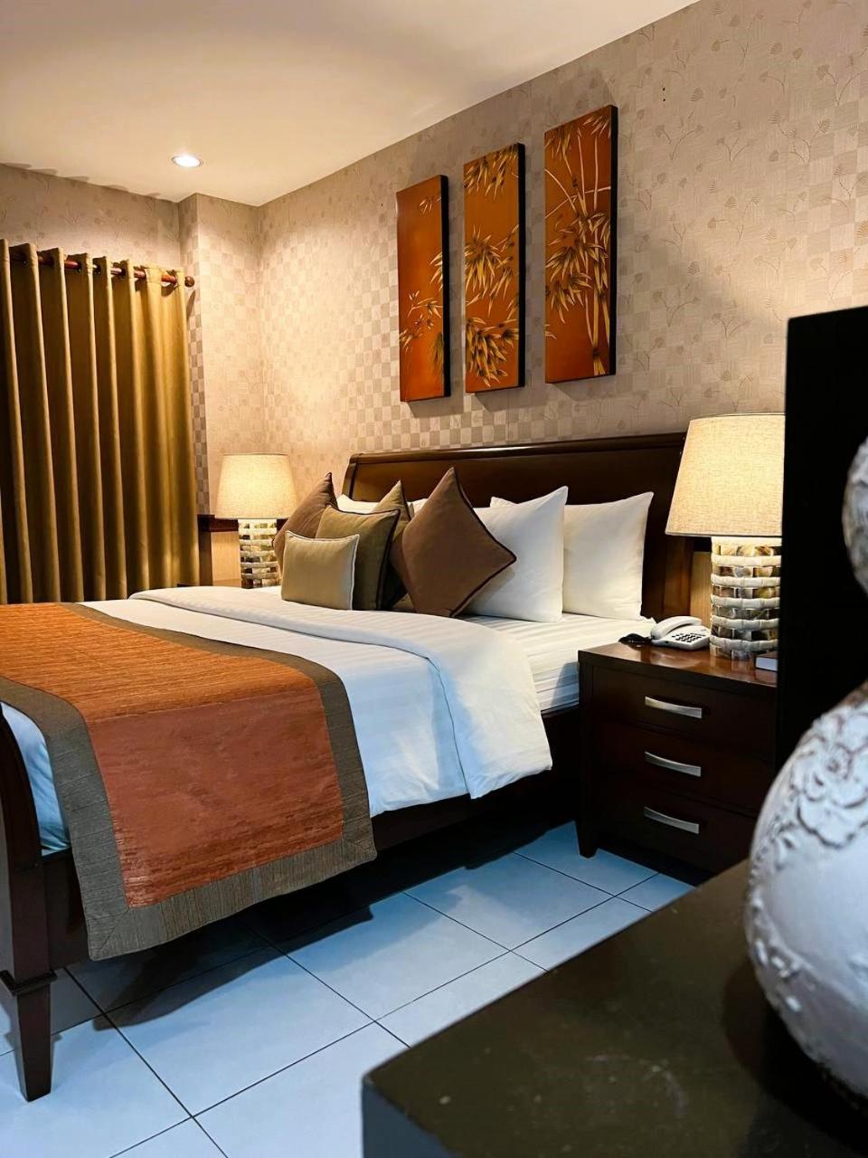 Subic Residencias Olongapo Esterno foto