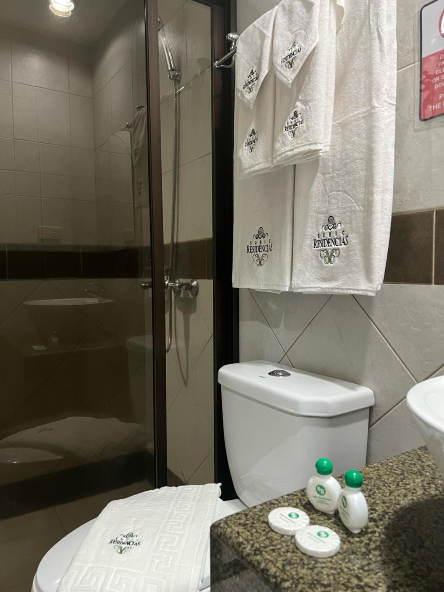 Subic Residencias Olongapo Esterno foto