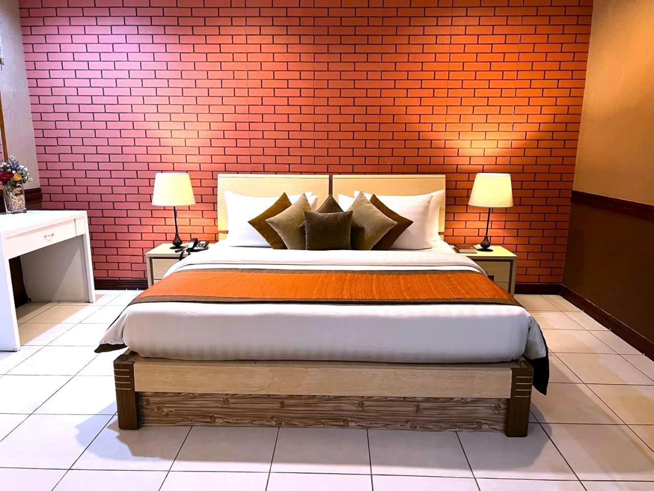 Subic Residencias Olongapo Esterno foto