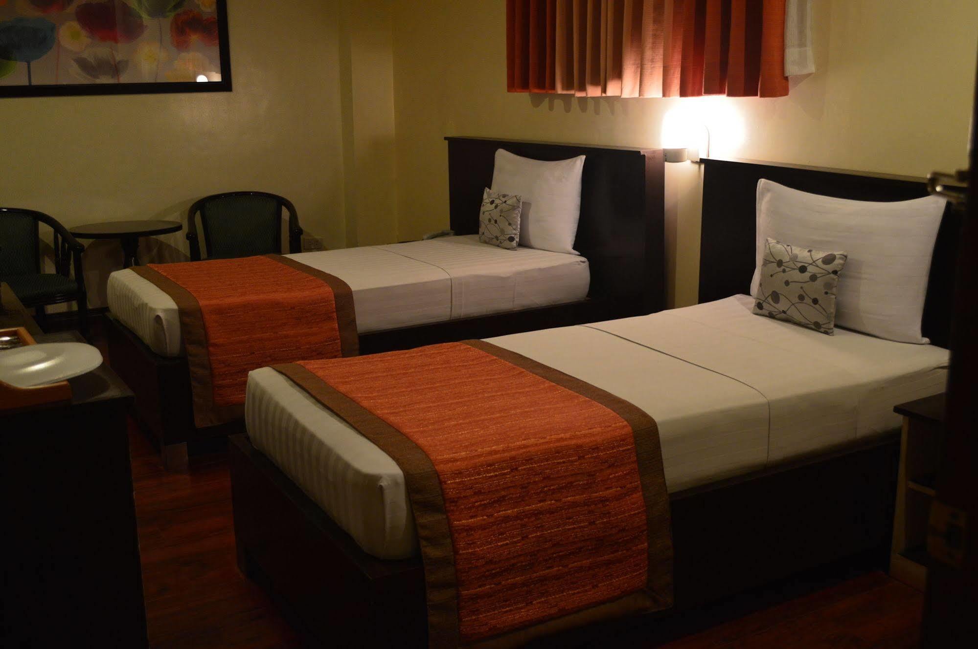 Subic Residencias Olongapo Esterno foto